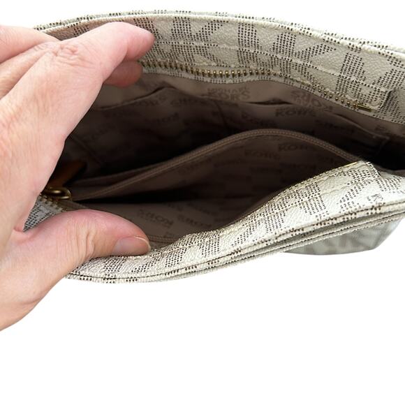 Michael Kors Hamilton Travel Messenger Crossbody Bag and matching wallet - Picture 6 of 10